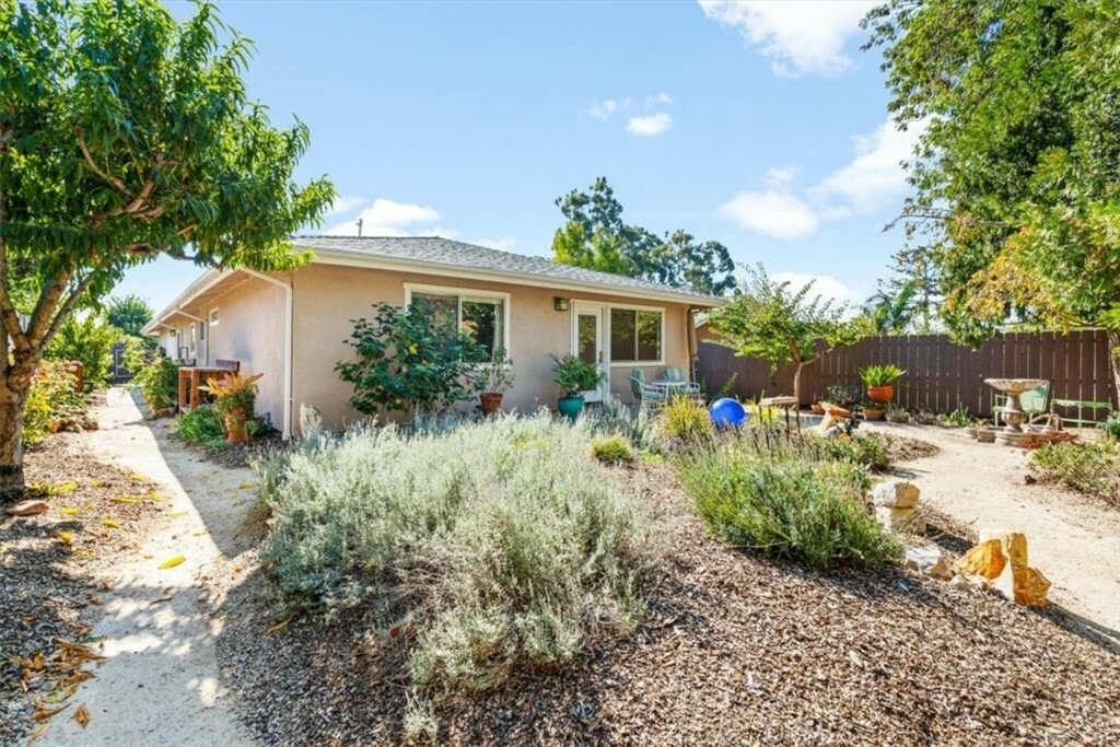 Property Photo:  167 E Dana Street  CA 93444 