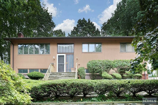 Property Photo:  445 Ridgeland Terrace  NJ 07605 