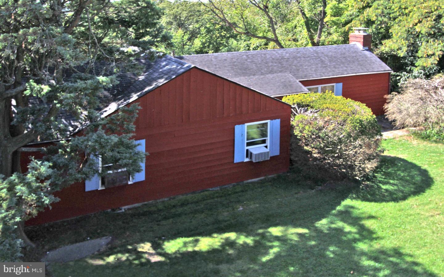 Property Photo: 6303 Buffalo Ridge Road VA 22044
