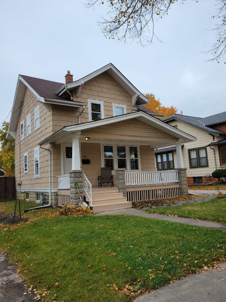 Property Photo:  214 Frame Ave  WI 53186 