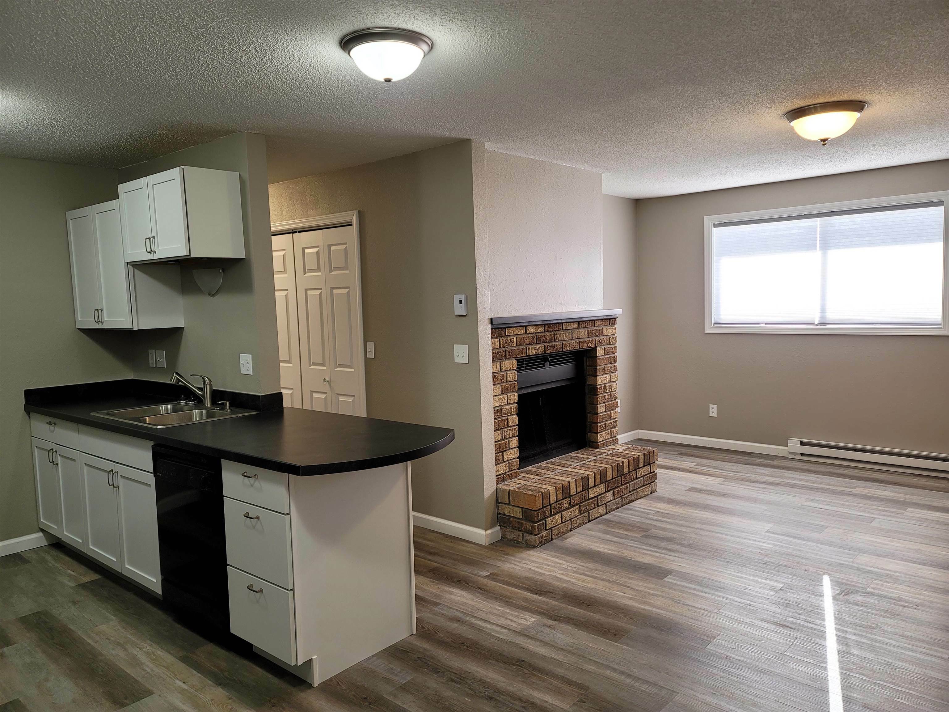 Property Photo:  1602 Terrace Dr NW Unit 102  ND 58703 