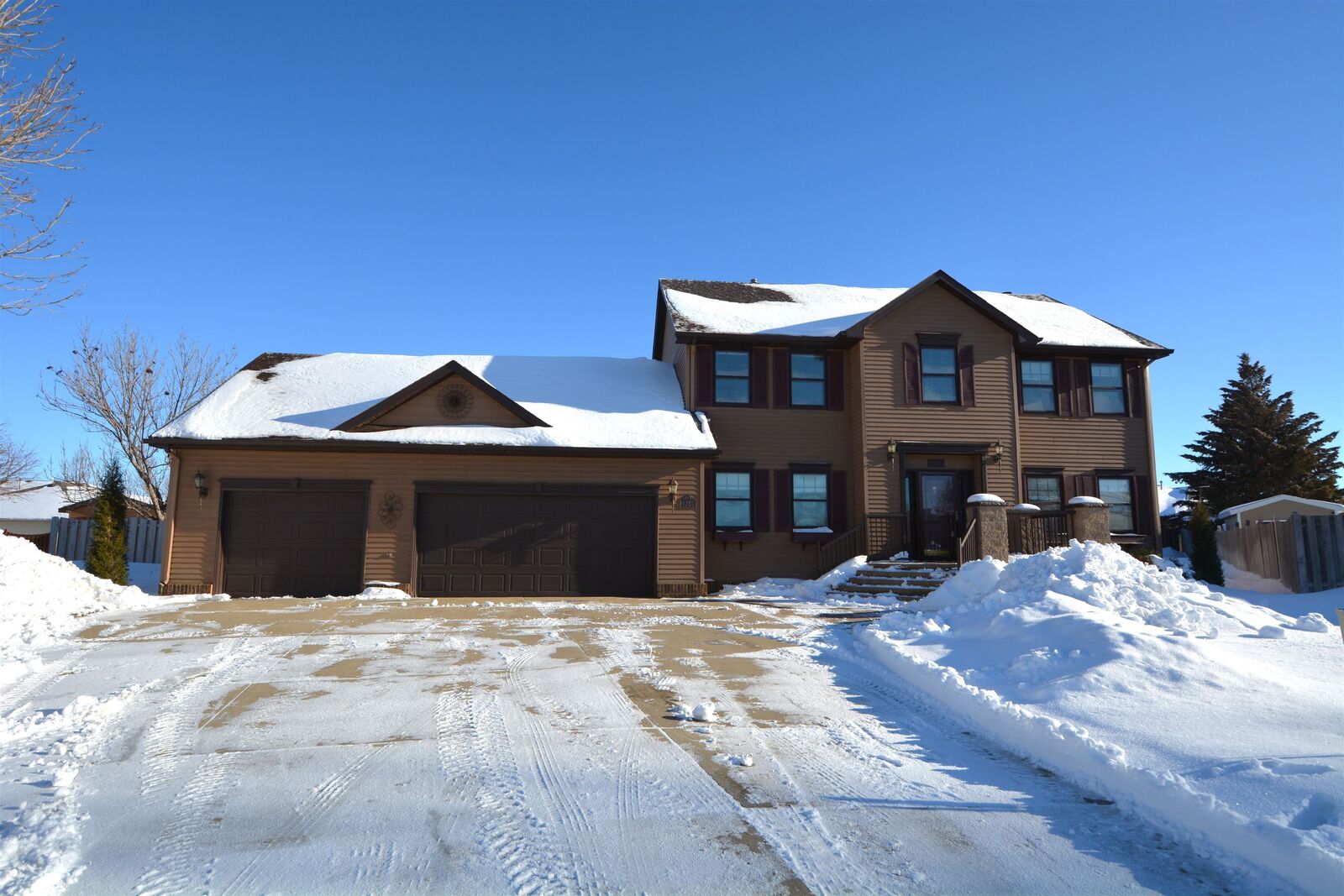 Property Photo:  916 15 1/2 Ave SE  ND 58701 