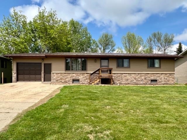 Property Photo: 2304 Crescent Drive NW ND 58703