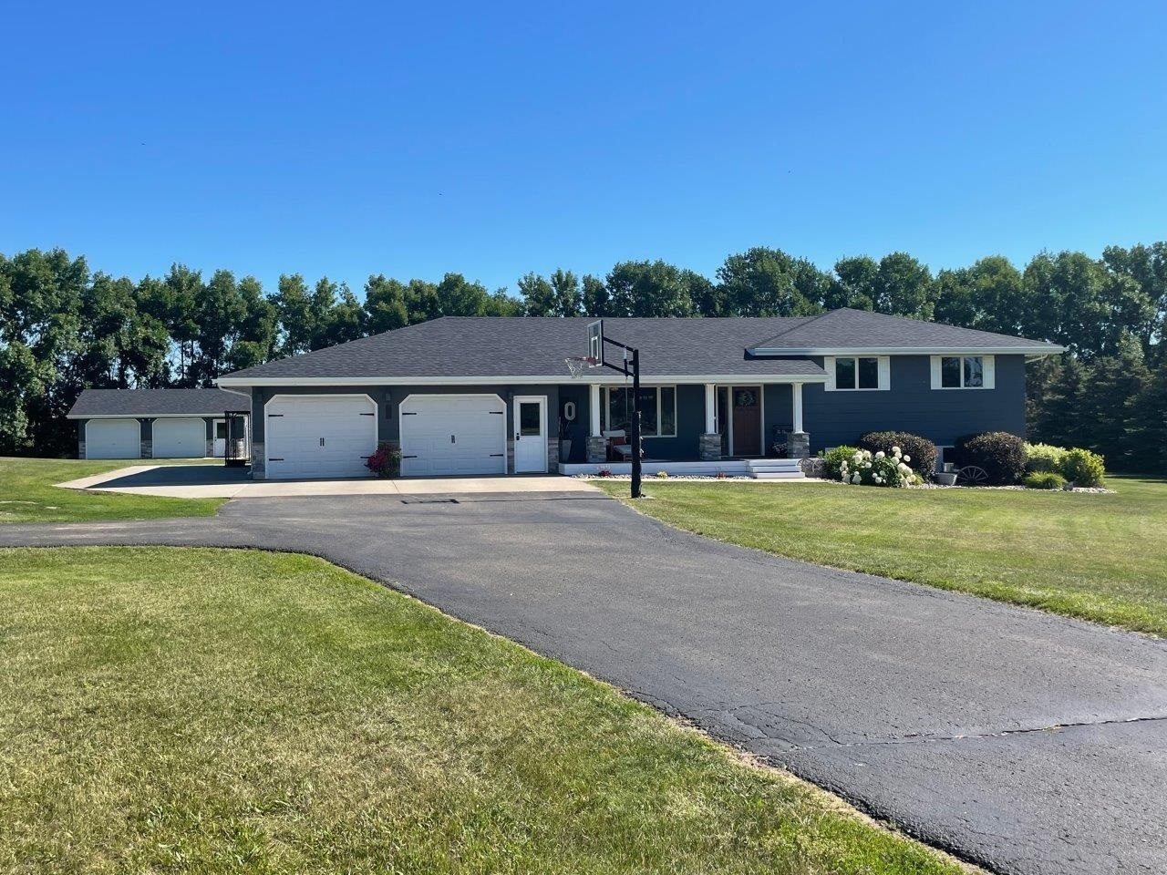 Property Photo: 2720 68th St NW ND 58703