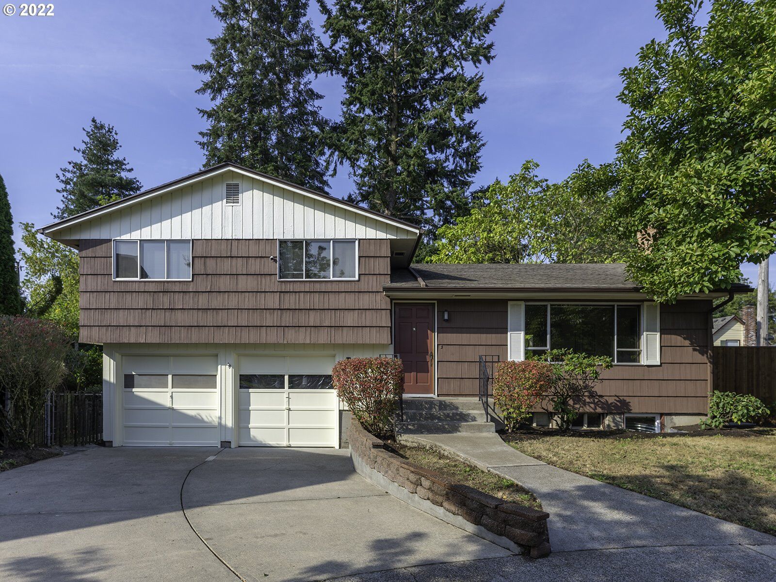 Property Photo:  10234 SE Market Dr  OR 97216 