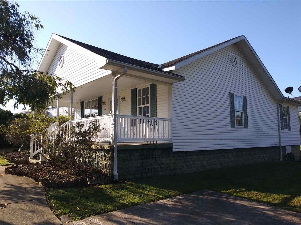 Property Photo:  1206 Hickory  KY 41139 