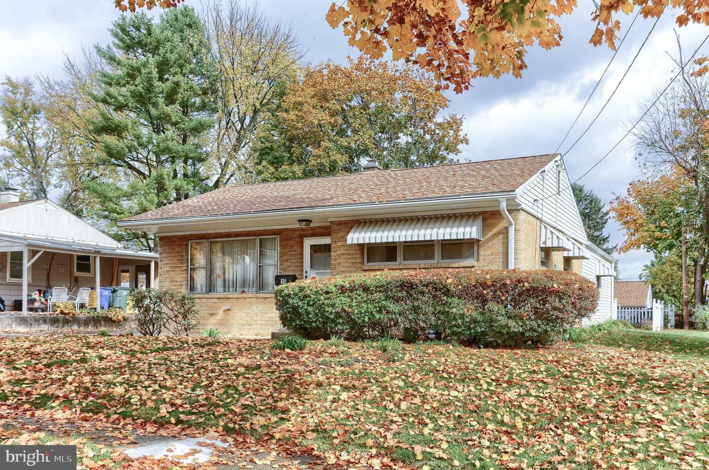 Property Photo:  10 Essex Road  PA 17011 