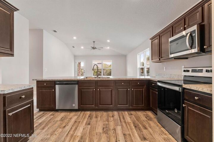 Property Photo: 110 Rivertown Road FL 32137