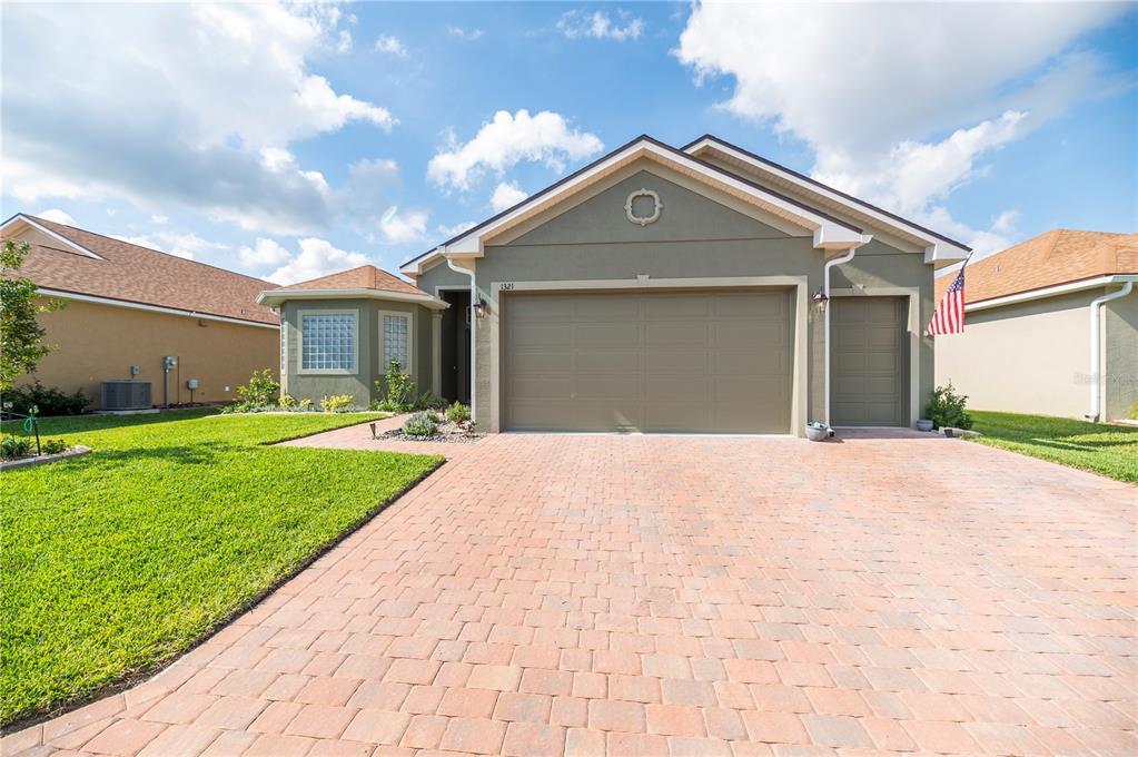 Property Photo: 1321 Oakmont Drive FL 33884