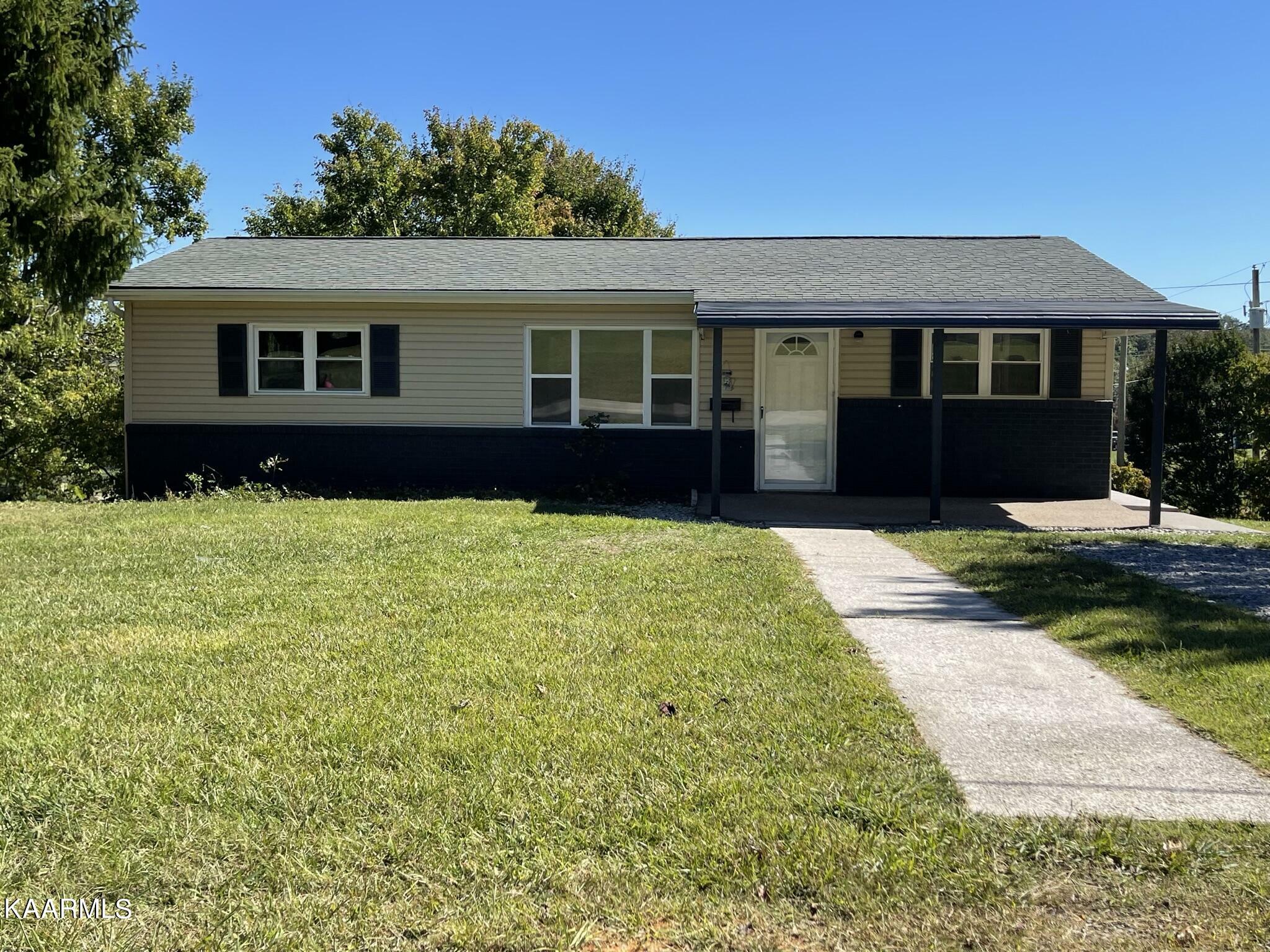 Property Photo: 903 E Cross Rd TN 37725