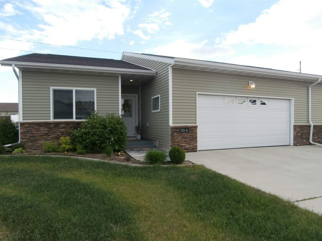 Property Photo:  1814 SE 35th Avenue  ND 58701 