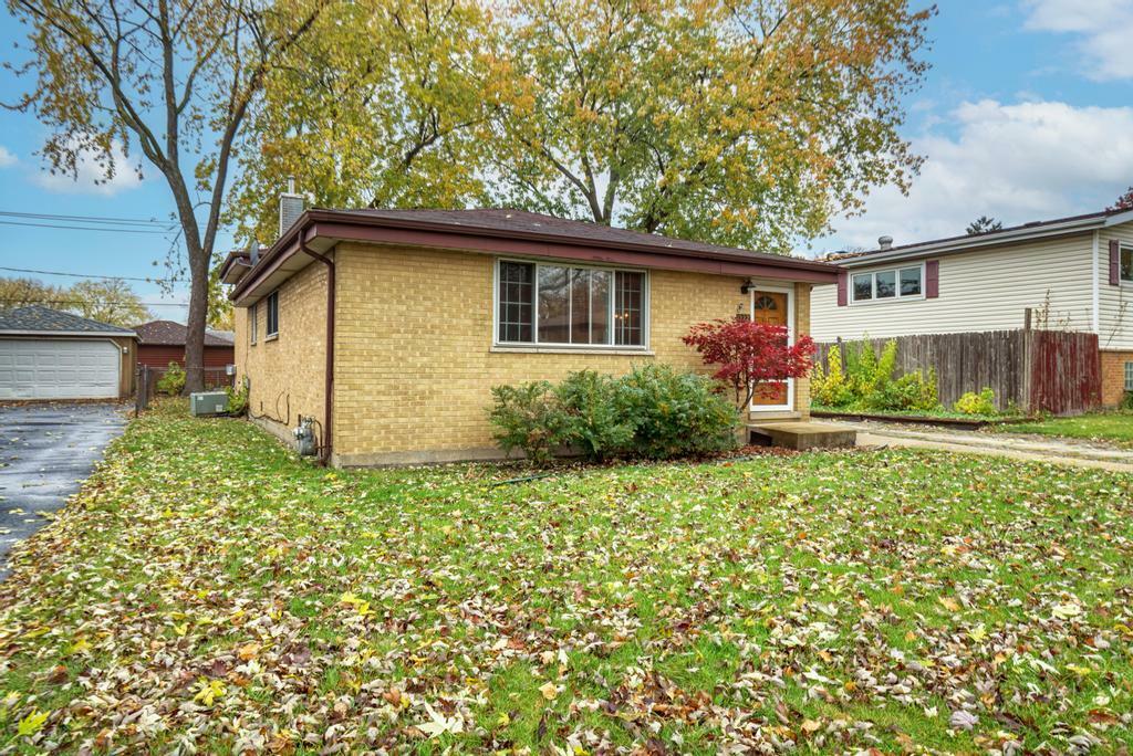 Property Photo: 322 Marshall Road IL 60106