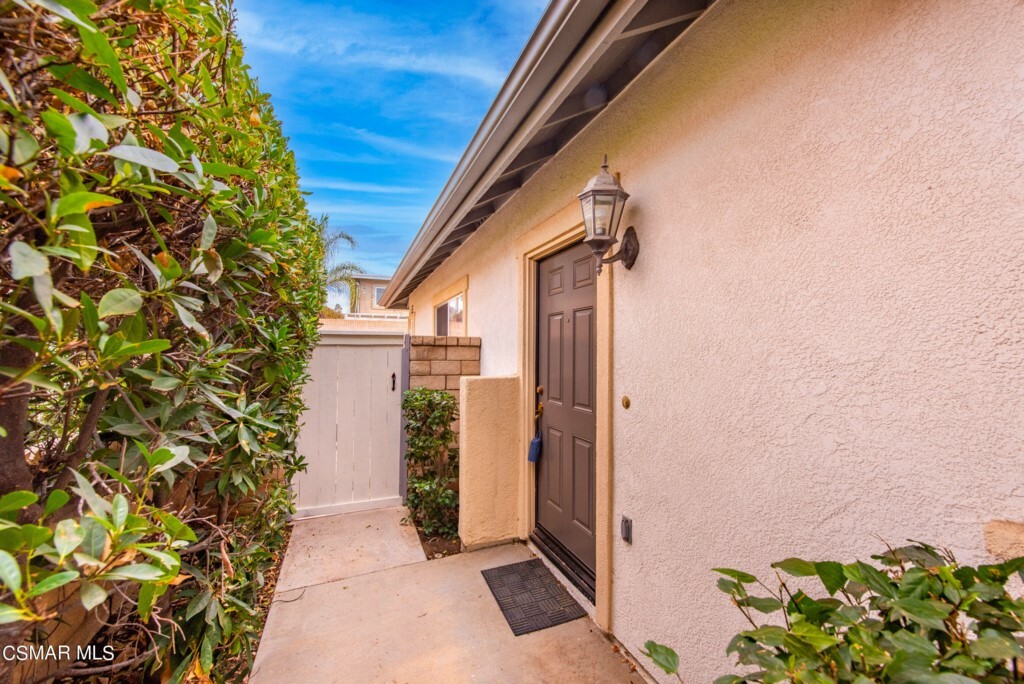 Property Photo:  2050 Freesia Avenue  CA 93063 