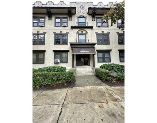 Property Photo:  1718 Commonwealth Ave 1  MA 02135 