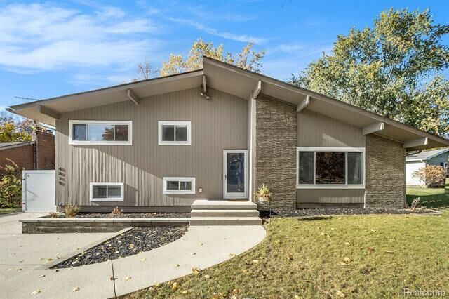 Property Photo: 4819 Grandview Drive MI 48197