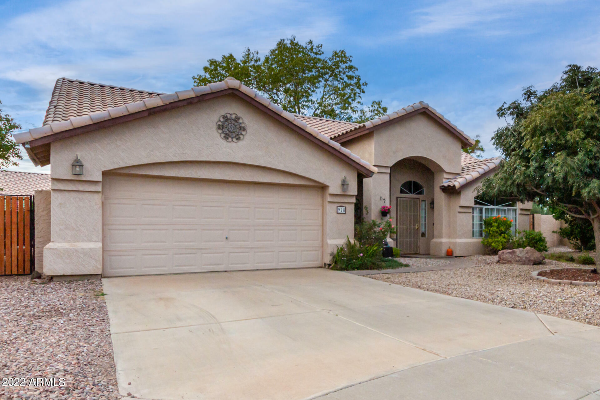 Property Photo:  928 S San Joaquin Court  AZ 85296 