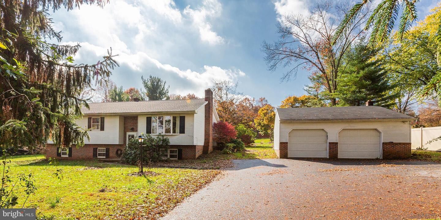 Property Photo:  202 Ironstone Ridge Road  PA 17603 