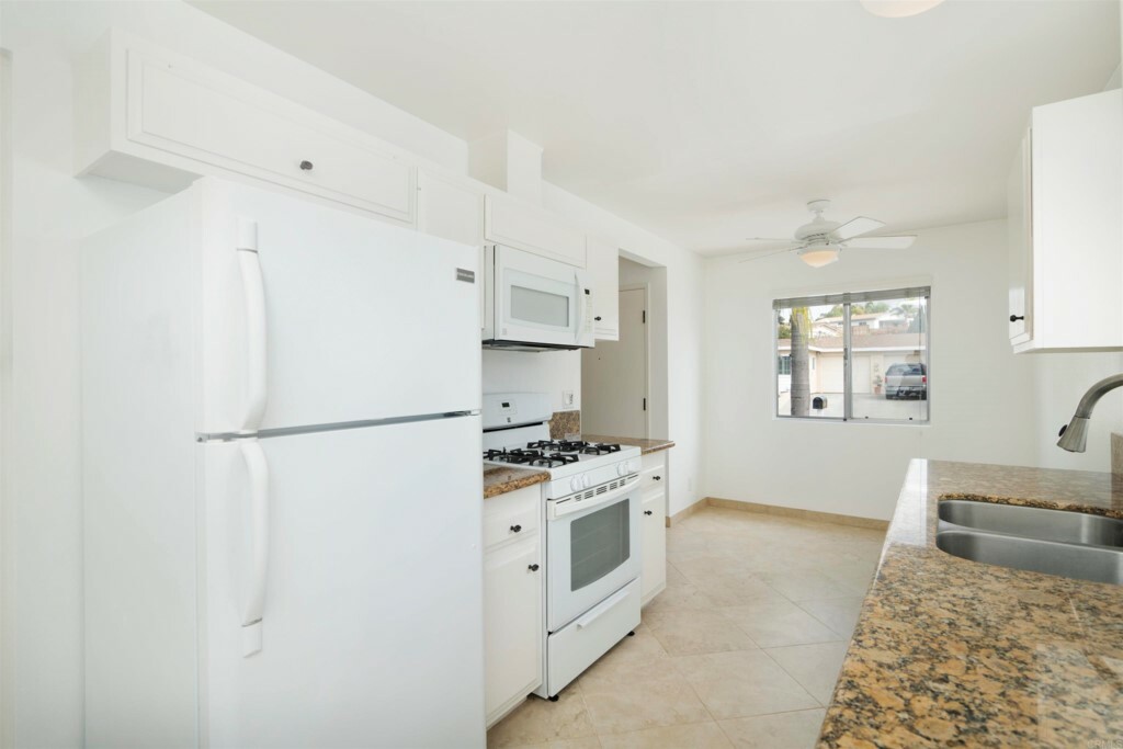 Property Photo: 3245 Calle Osuna CA 92056