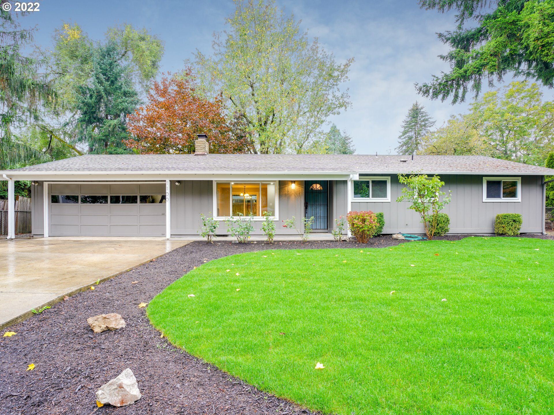 Property Photo: 1100 SE 128th Ave WA 98683