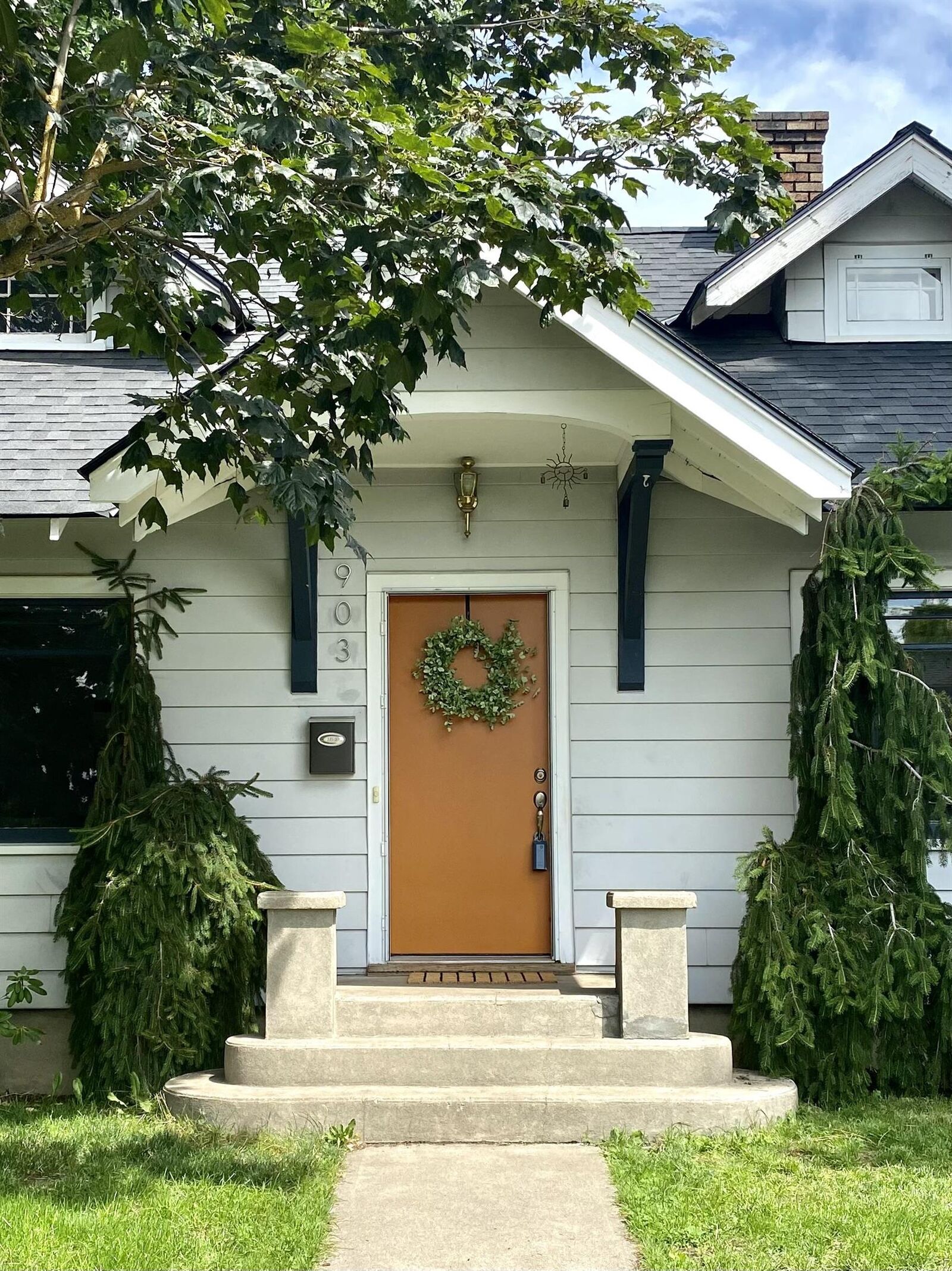 Property Photo: 903 E Dalton Ave WA 99207