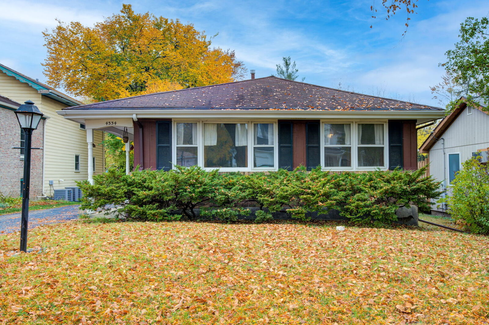 Property Photo: 4334 Elm Street IL 60515