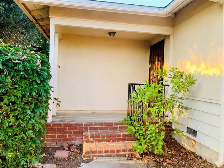 Property Photo:  10724 1st Avenue  CA 90603 