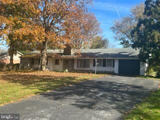 1933 Robindale Avenue  Lancaster PA 17601 photo