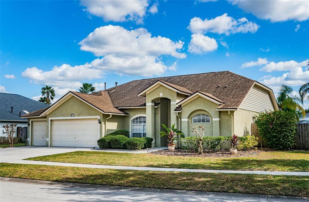 Property Photo: 1524 Ledgestone Drive FL 33511