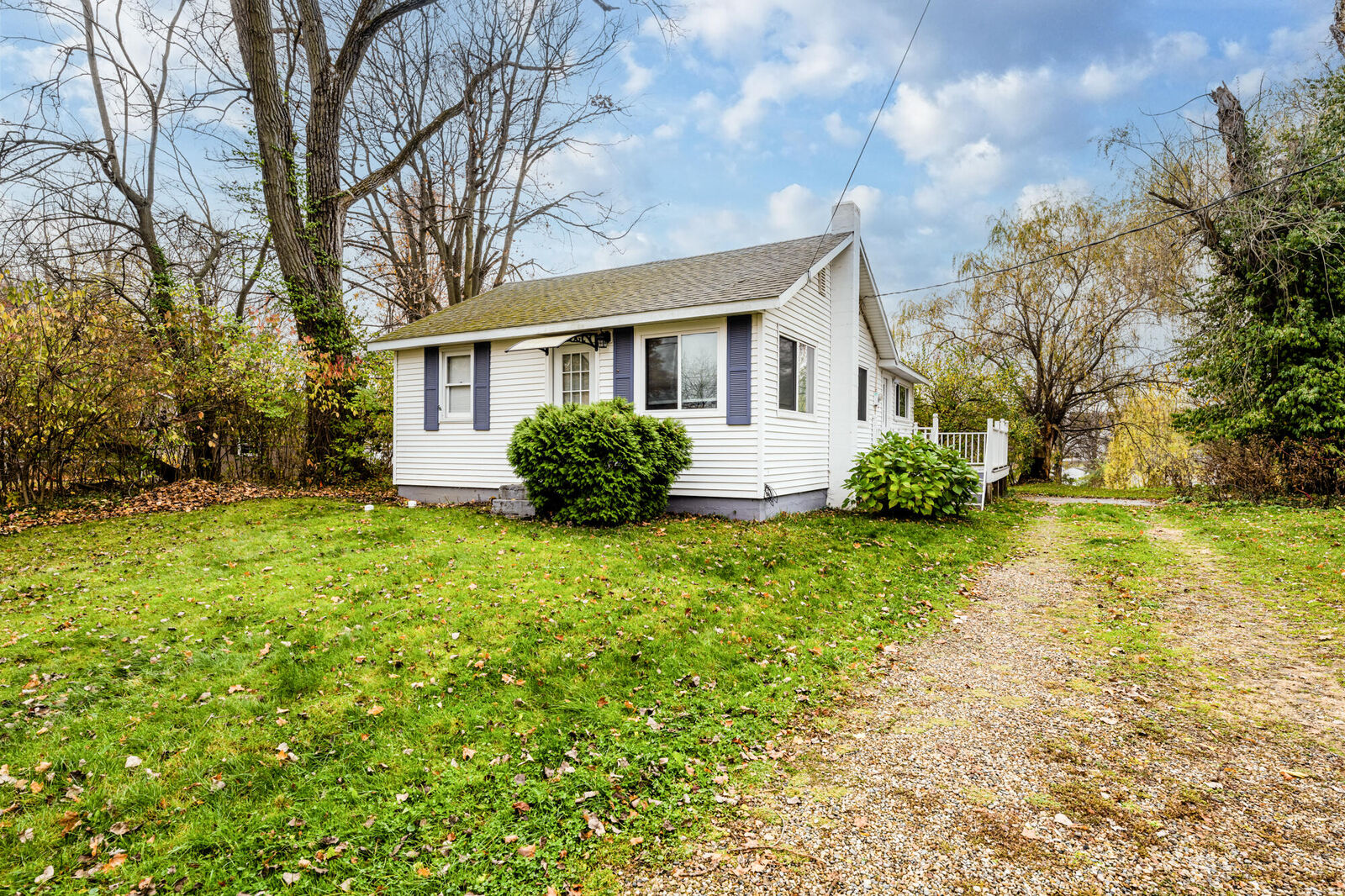 Property Photo:  526 Hillcrest Road  MI 49120 
