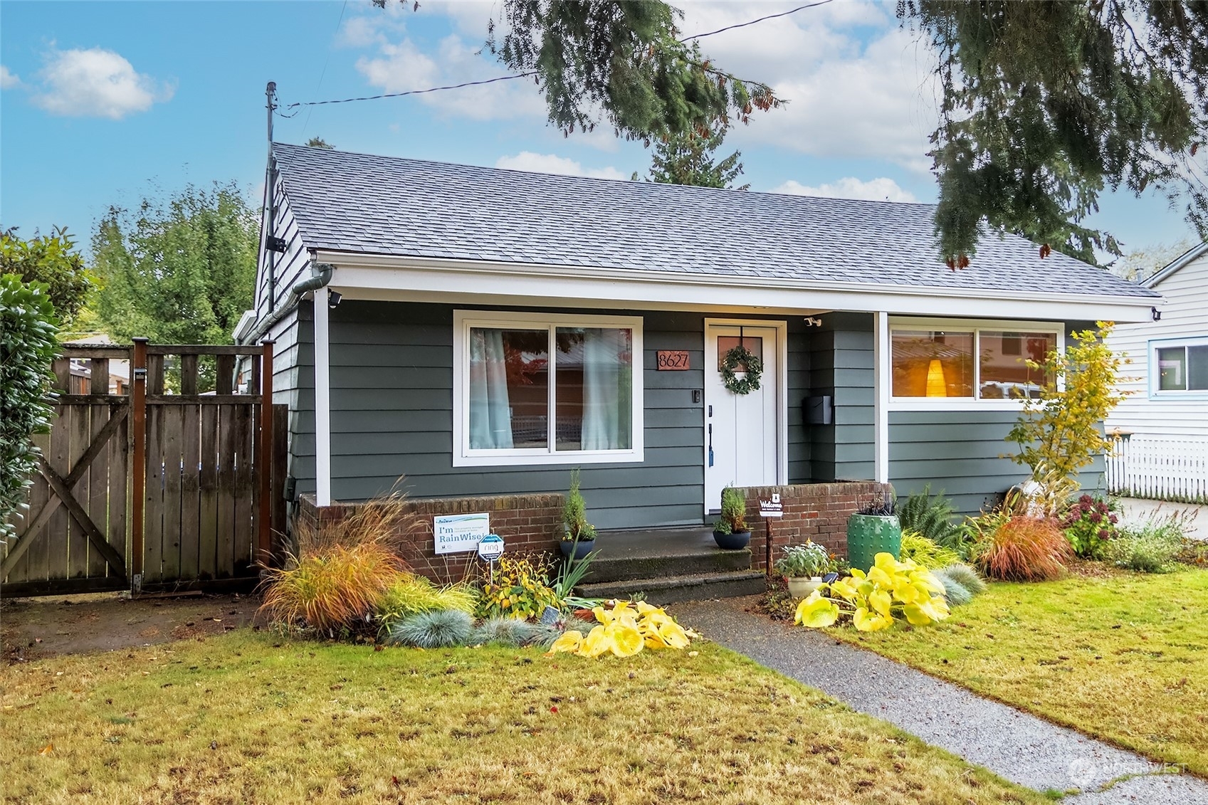 Property Photo:  8627 11th Avenue SW  WA 98106 