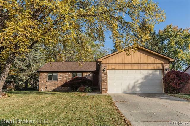 Property Photo:  2088 Warrington Road  MI 48307 