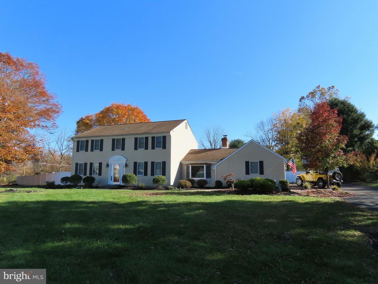 Property Photo:  7 Wooden Bridge Court  PA 18966 