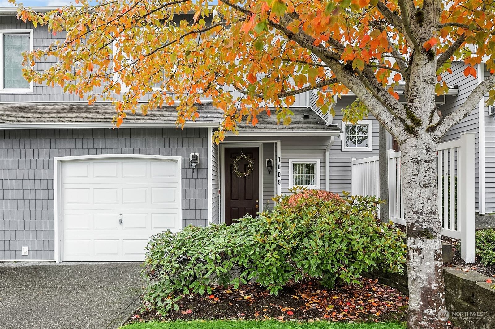 Property Photo:  2951 SE 10th Street 1009  WA 98058 