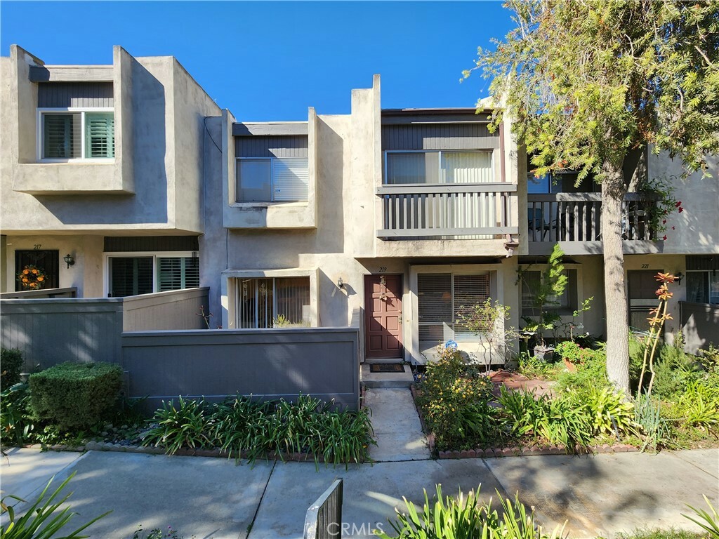 Property Photo:  219 Ridge Terrace Lane  CA 90640 