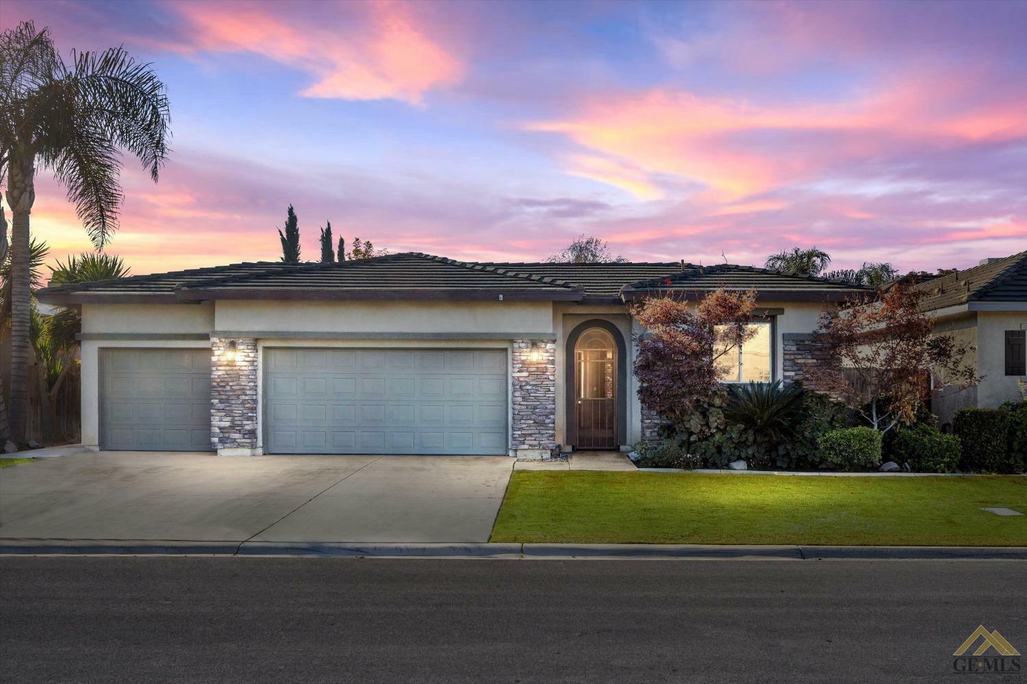 Property Photo:  9305 Chantilly Lane  CA 93312 