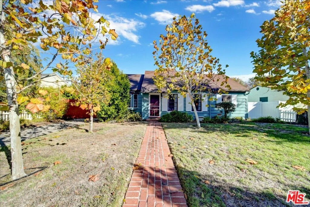 Property Photo:  5444 Agnes Avenue  CA 91607 