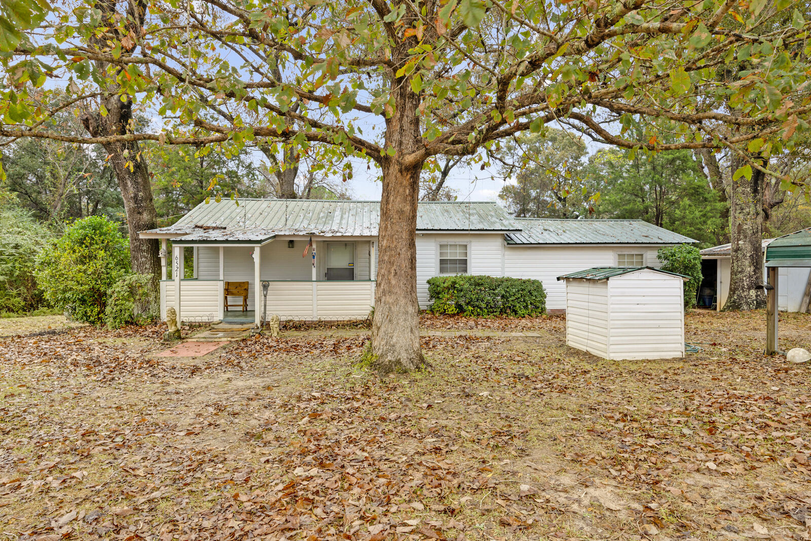 Property Photo:  6521 Old River Road  FL 32531 