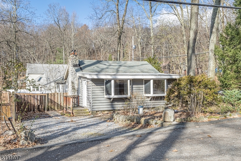 Property Photo:  5 Sanoset Rd  NJ 07422 