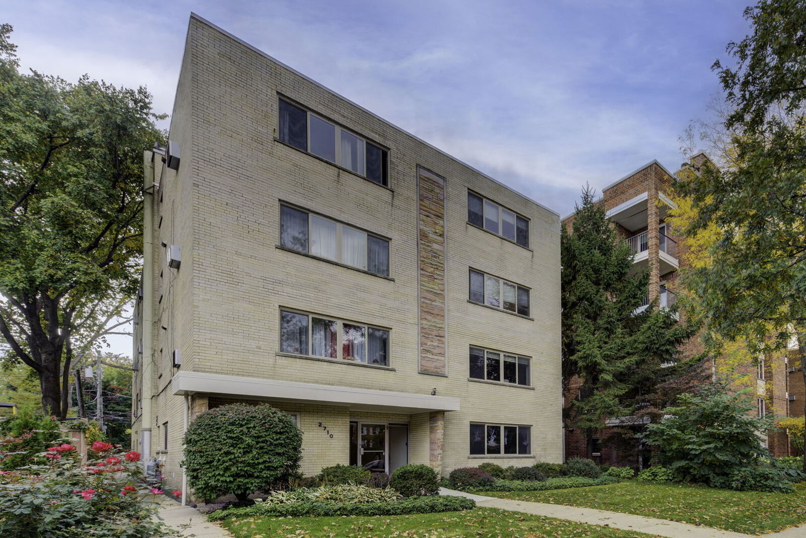 Property Photo:  2710 Central Street 1W  IL 60201 