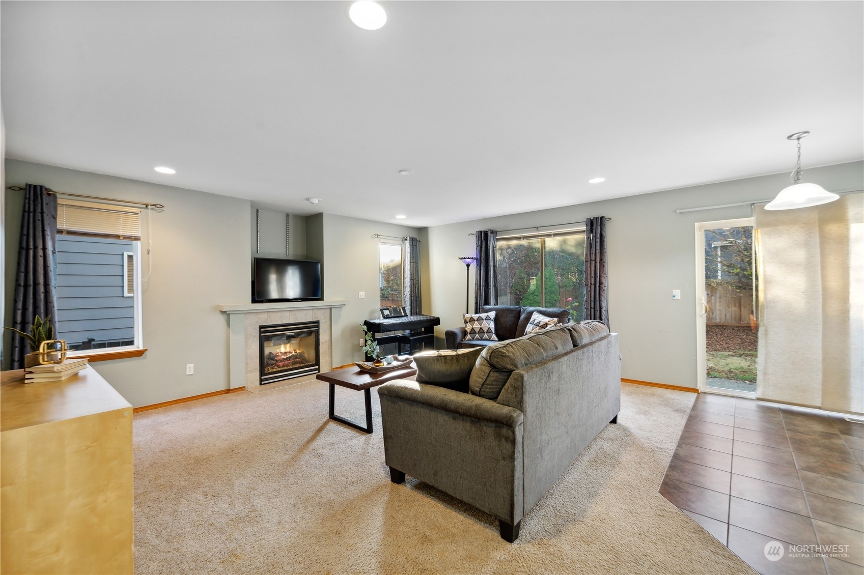 Property Photo: 27409 237th Place SE WA 98038
