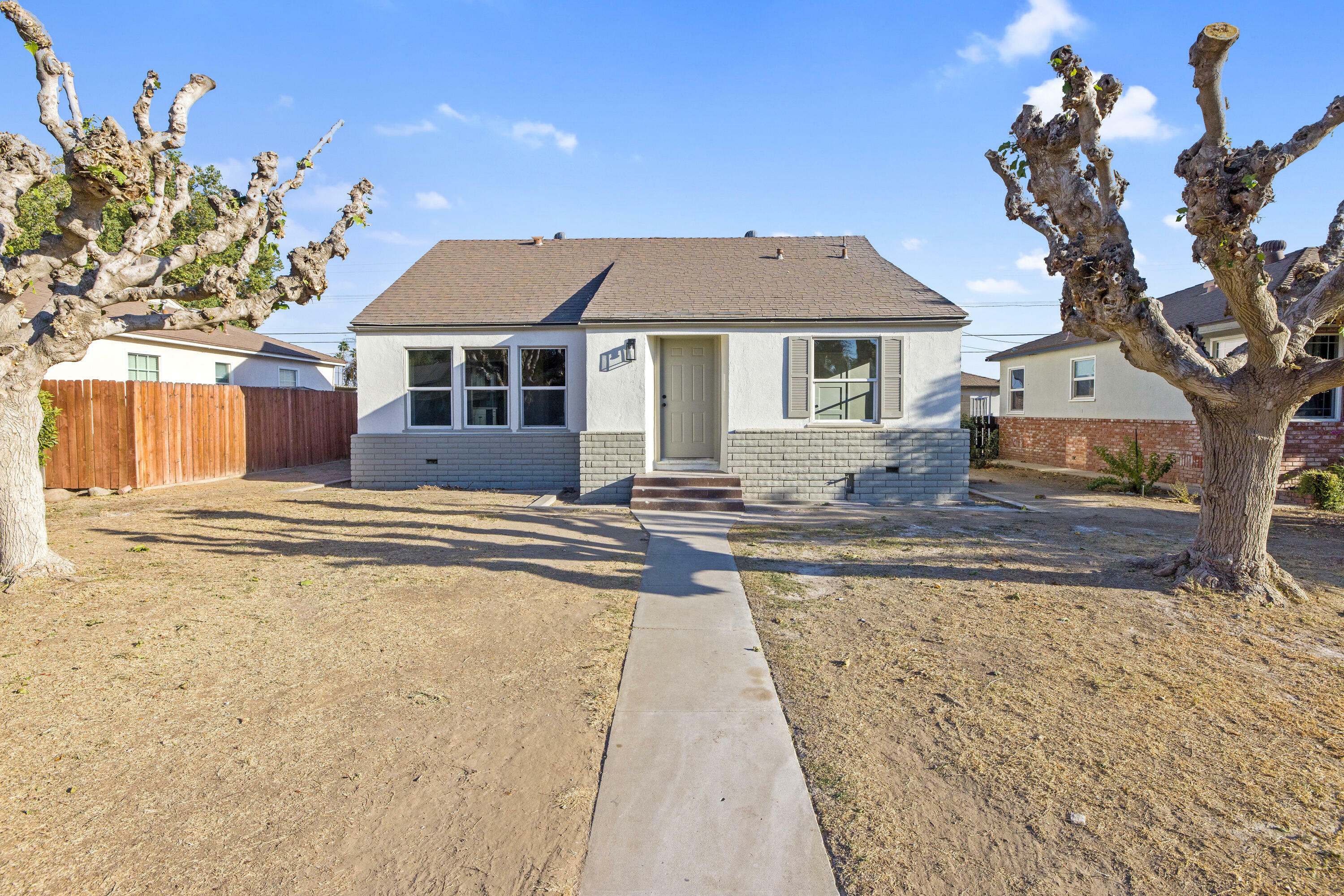 Property Photo:  3014 Spruce Street  CA 93301 