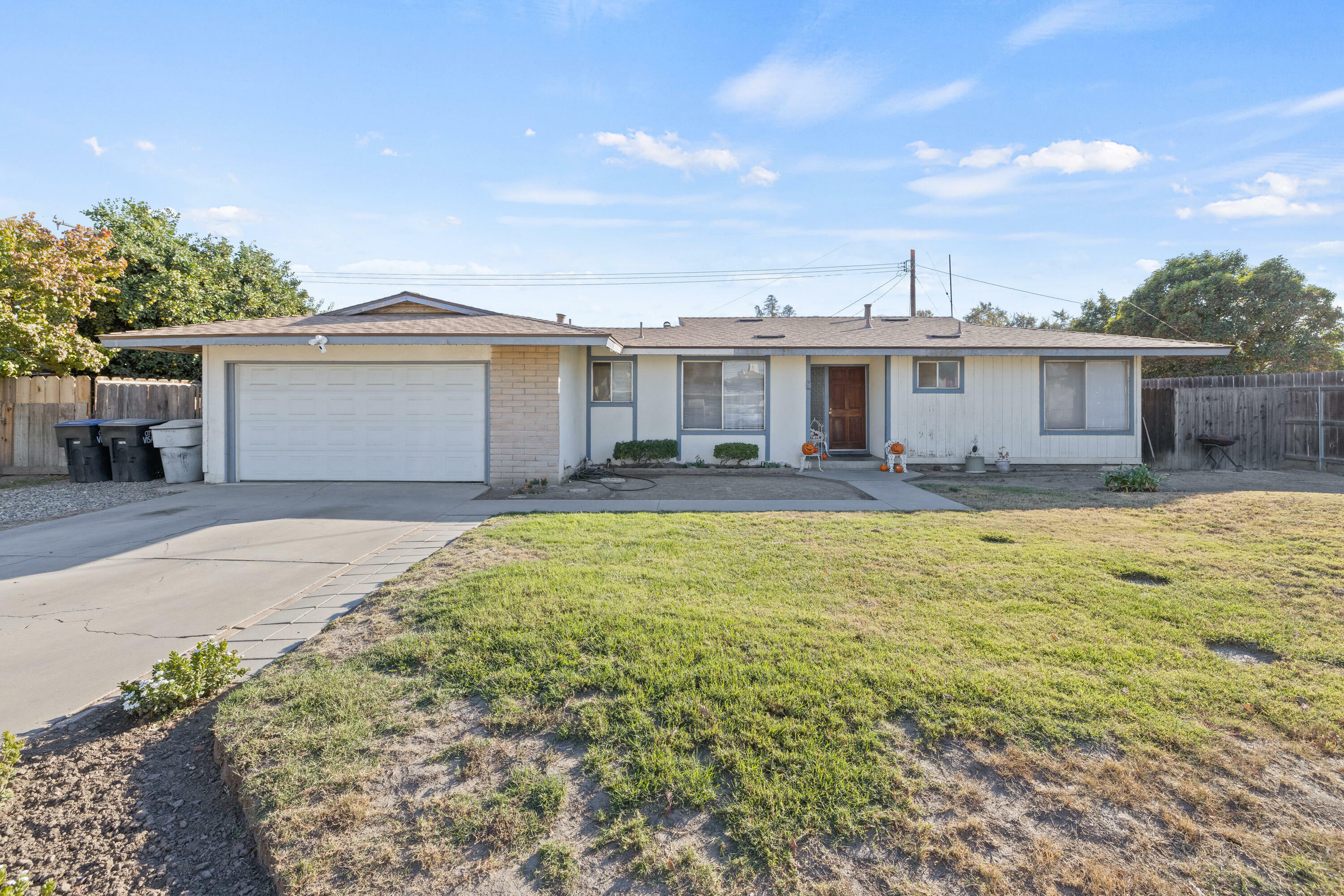 1629 W Lark Avenue  Visalia CA 93291 photo