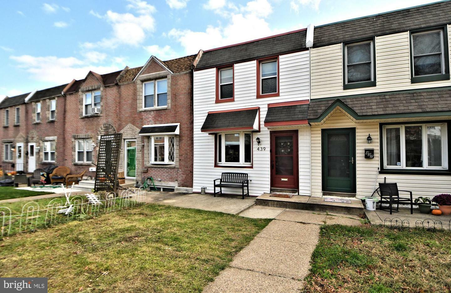 439 Hermit Street  Philadelphia PA 19128 photo