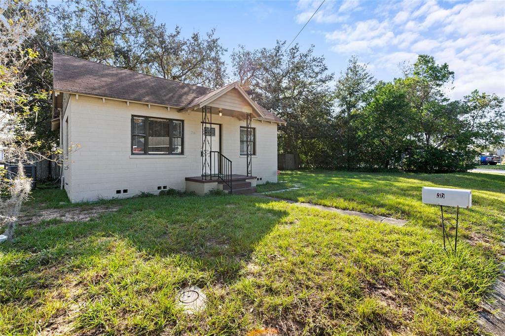 Property Photo:  36 E Saint Louis Avenue  FL 32726 