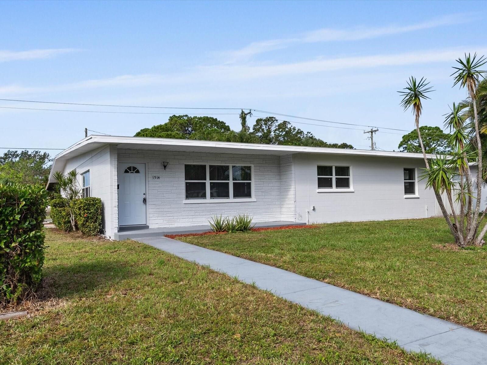 Property Photo:  1514 32nd Street W  FL 34205 
