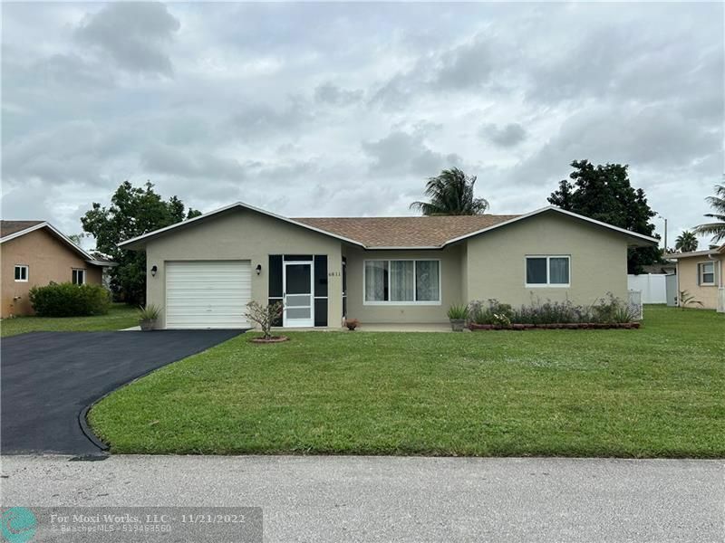 Property Photo: 6811 NW 76th St FL 33321