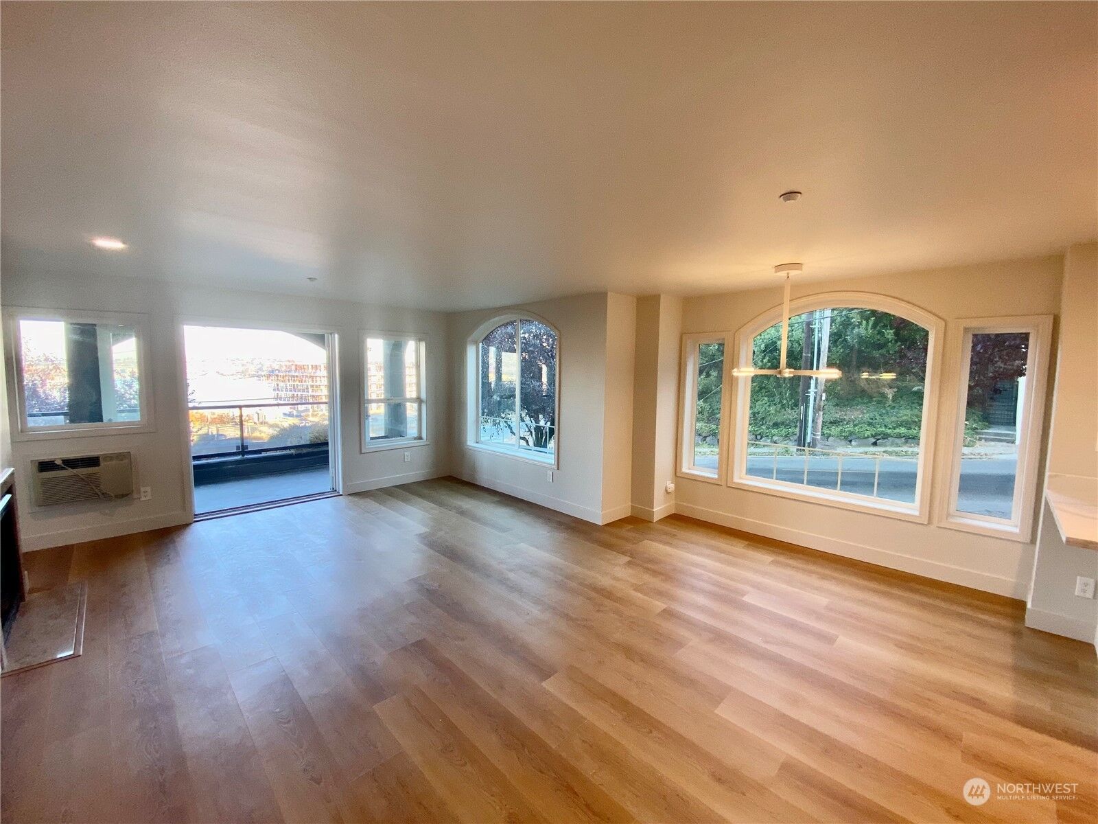 Property Photo: 1029 Belmont Avenue E 101 WA 98102