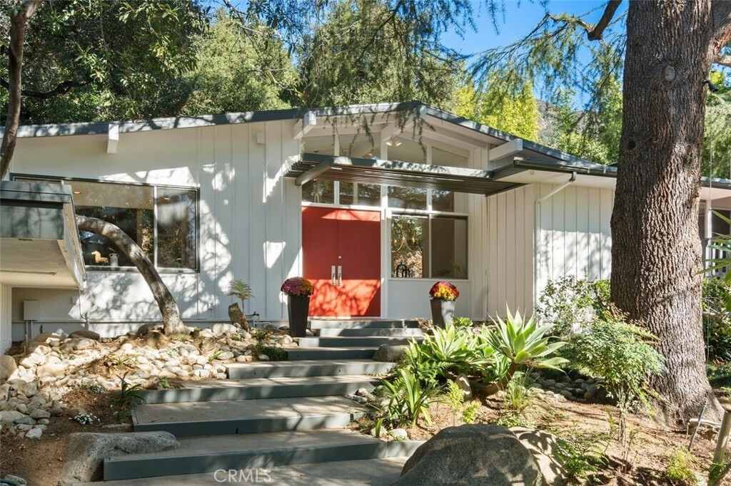 Property Photo:  2070 Villa Heights Road  CA 91107 