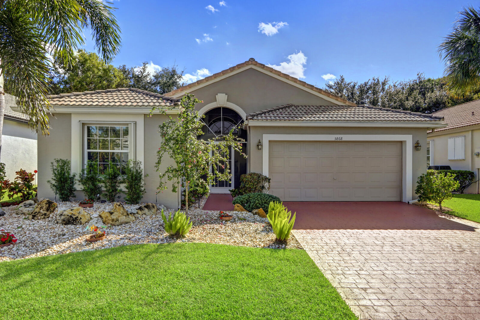 Property Photo:  5868 Seashell Terrace  FL 33437 