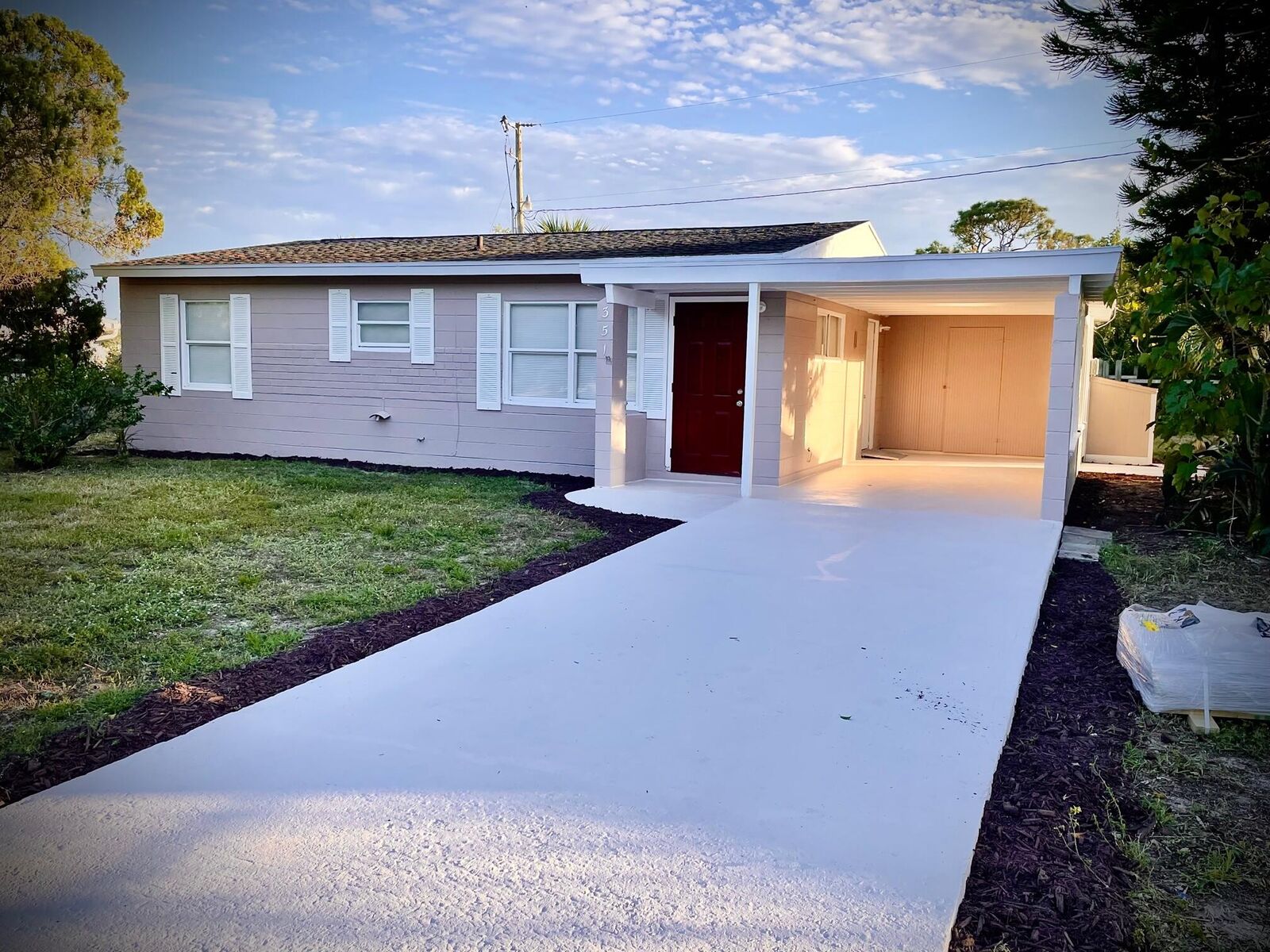 Property Photo: 351 7th Lane SW FL 32962